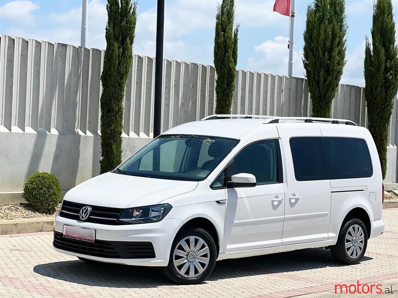 2017' Volkswagen Caddy photo #1
