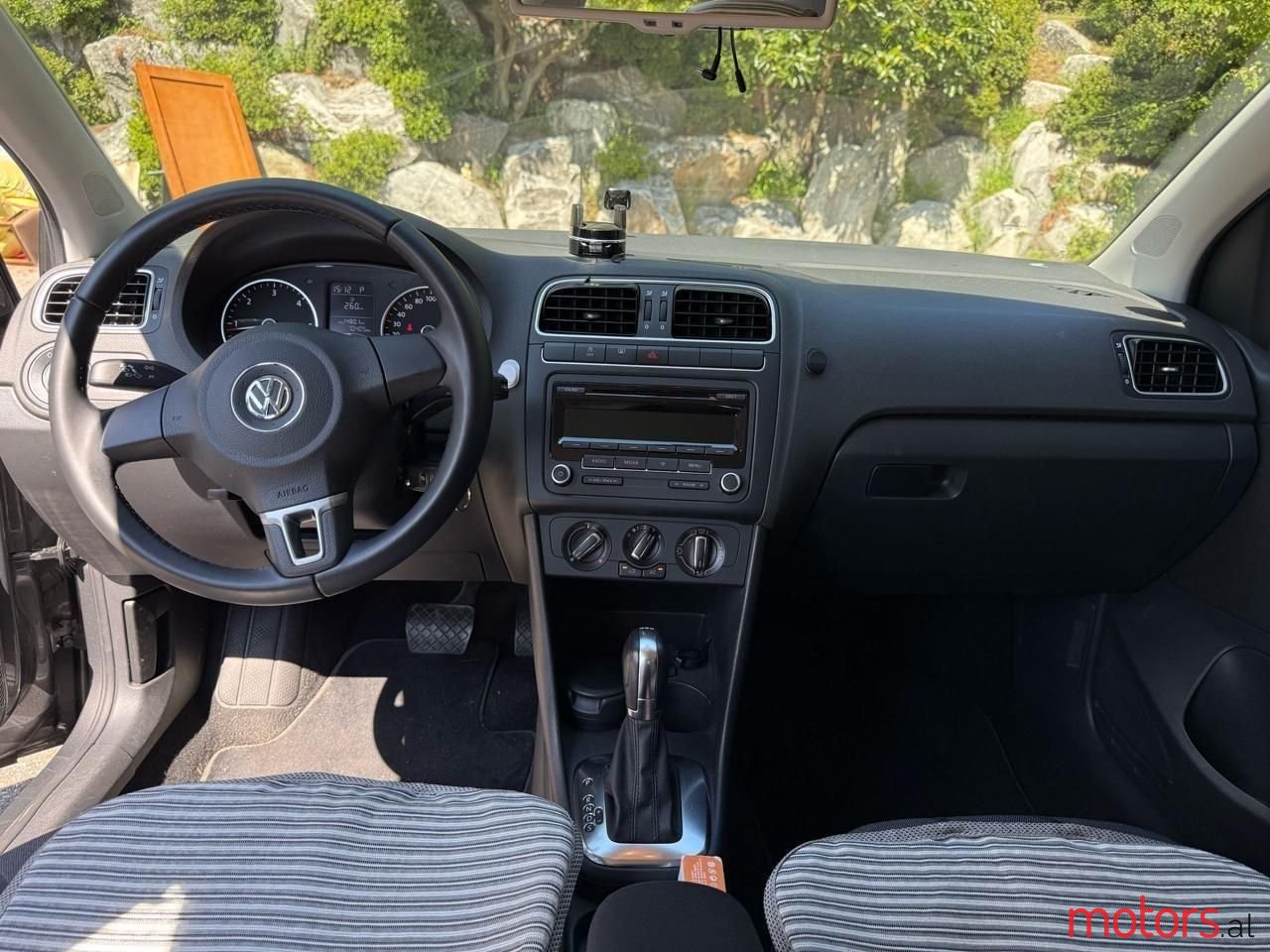 2013' Volkswagen Polo photo #6