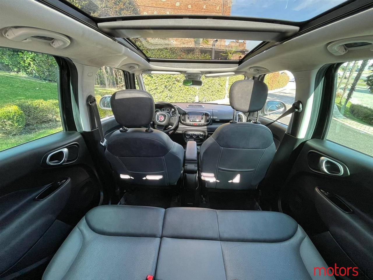 2015' Fiat 500L photo #5