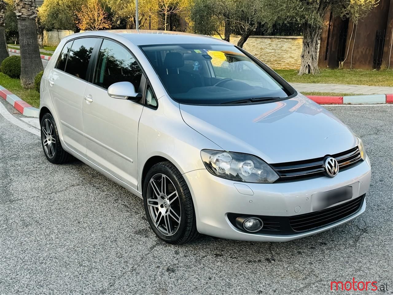 2011' Volkswagen Golf Plus photo #6