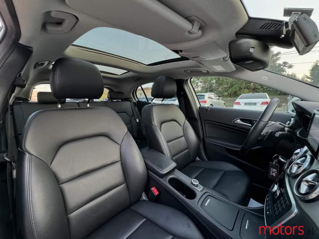 2014' Mercedes-Benz GLA 200 photo #2