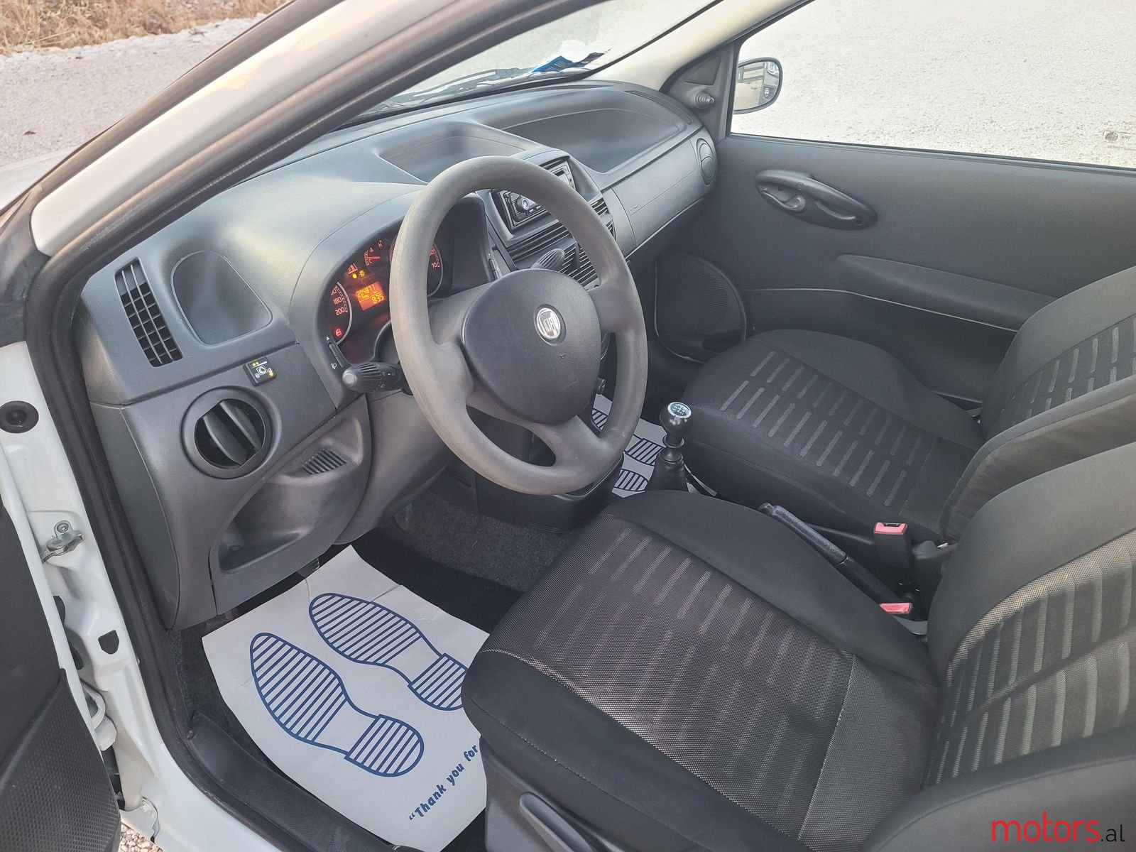 2010' Fiat Punto photo #5