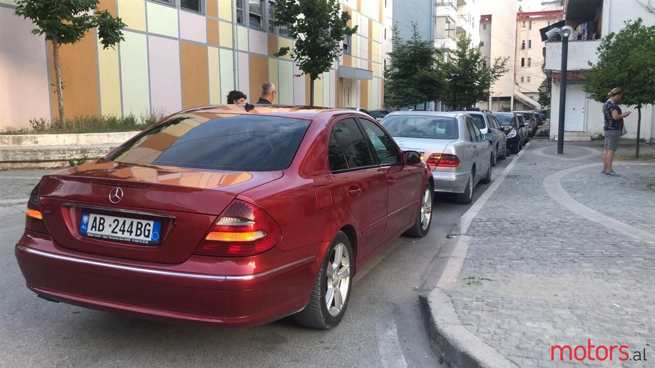 2005' Mercedes-Benz E 220 photo #3