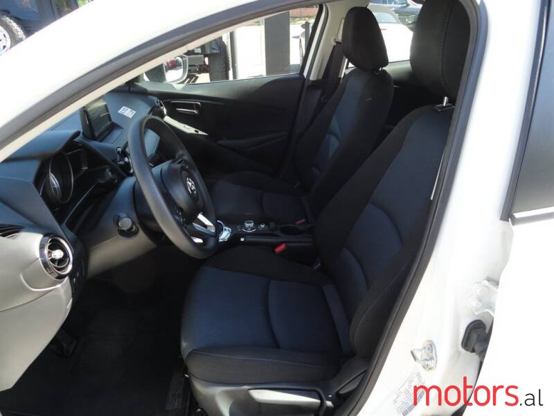 2019' Toyota Yaris photo #2