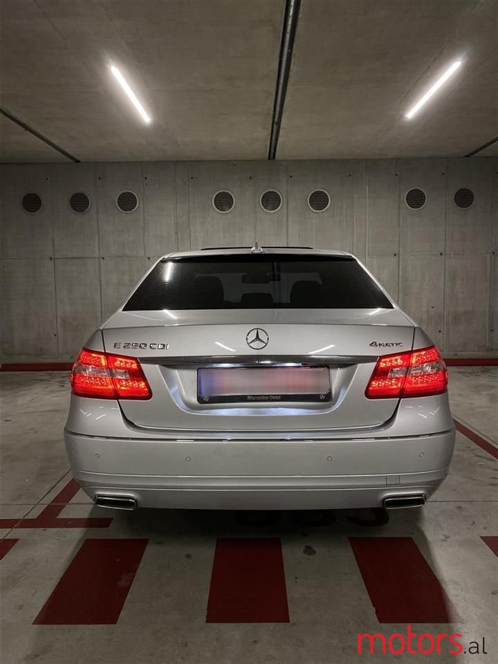 2012' Mercedes-Benz E 220 photo #4