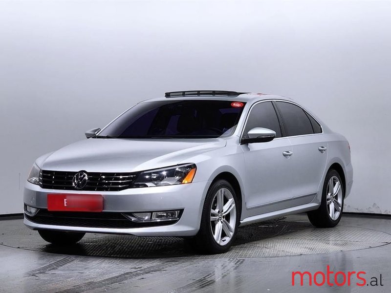 2012' Volkswagen Passat photo #1