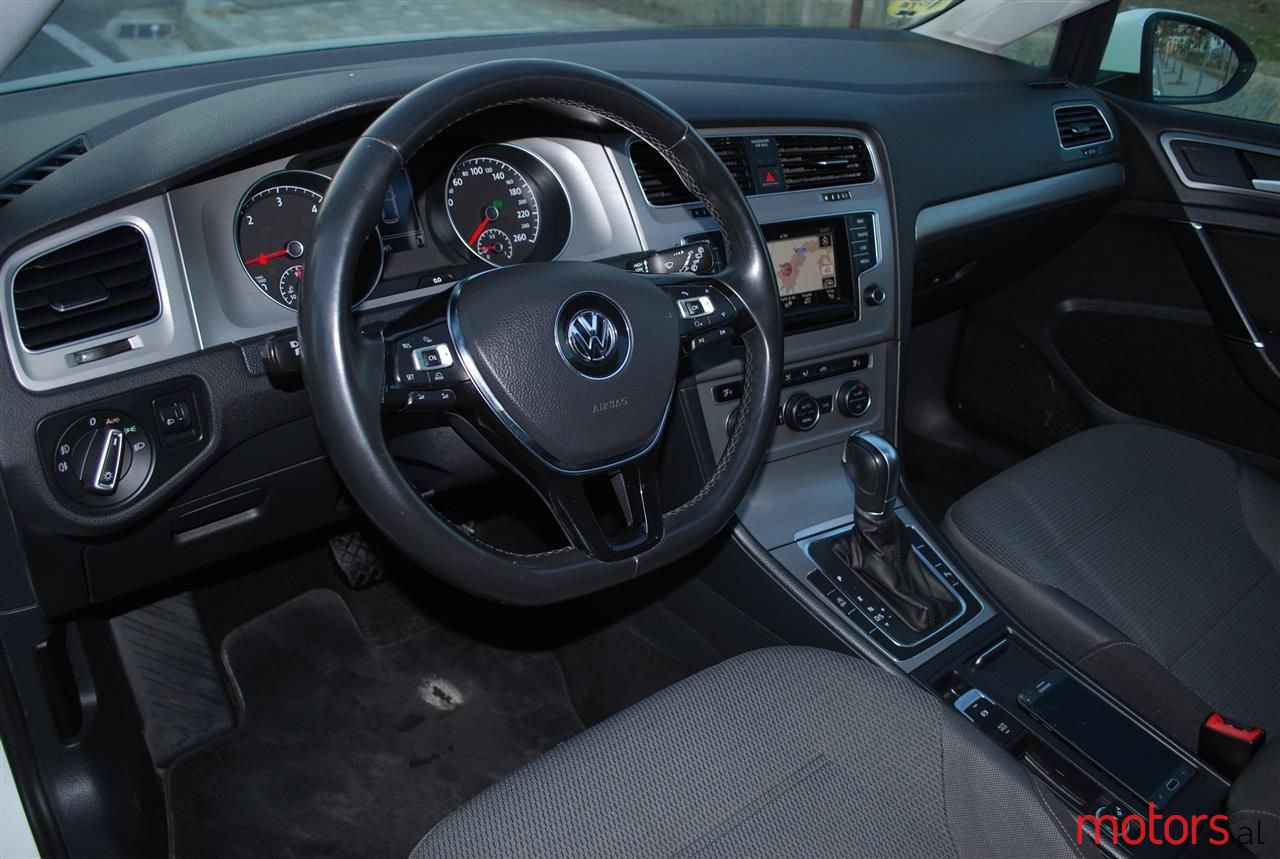 2014' Volkswagen Golf photo #2