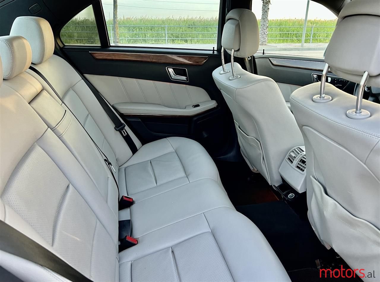 2011' Mercedes-Benz E 350 photo #6