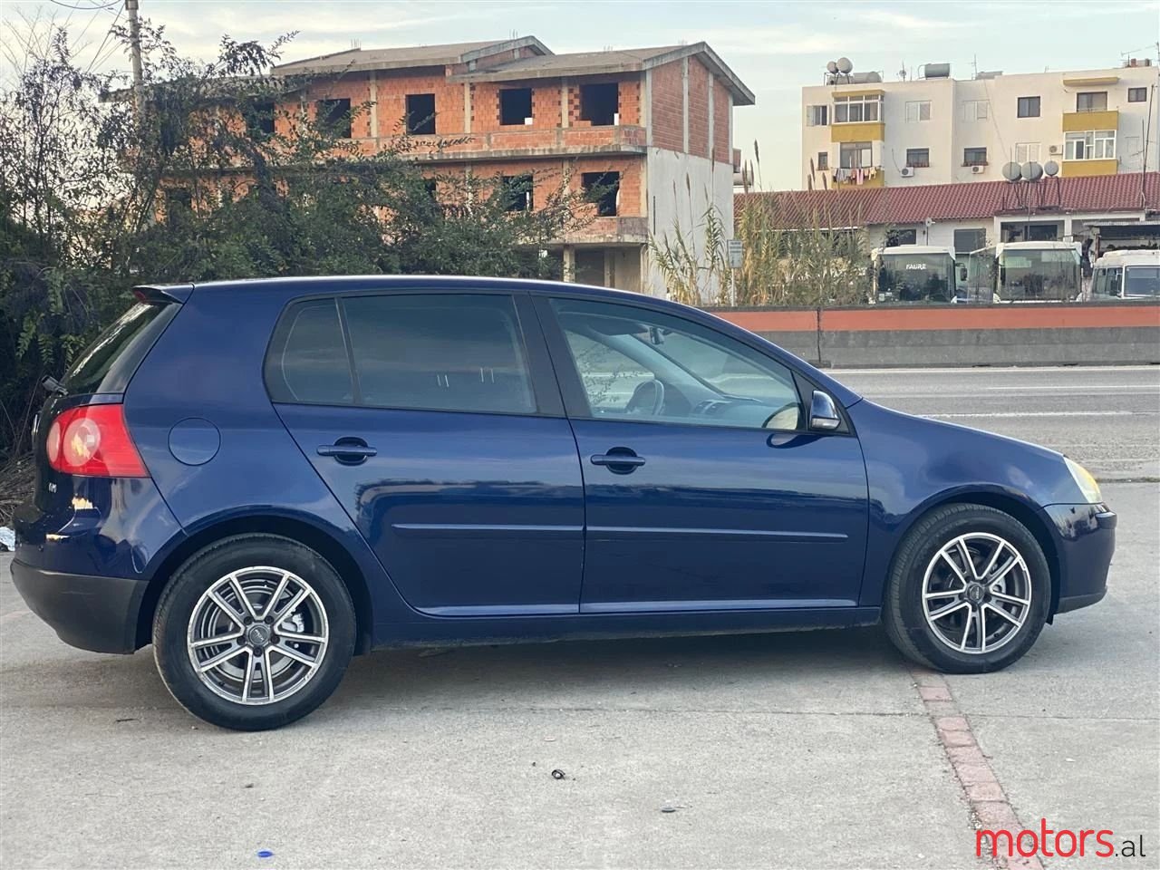 2005' Volkswagen Golf photo #2