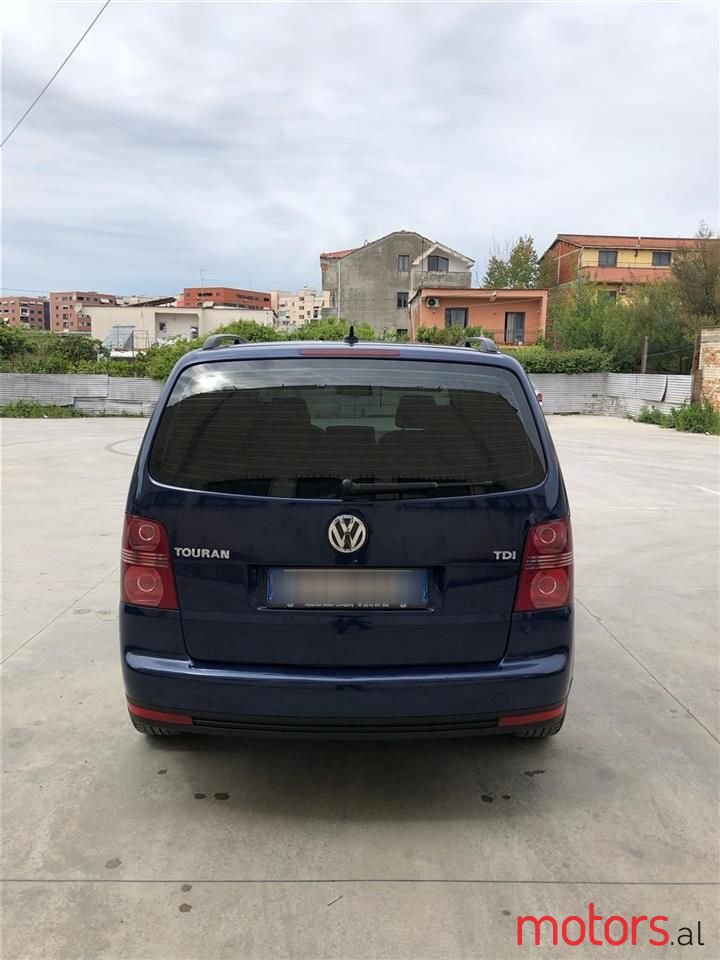 2008' Volkswagen Touran photo #5
