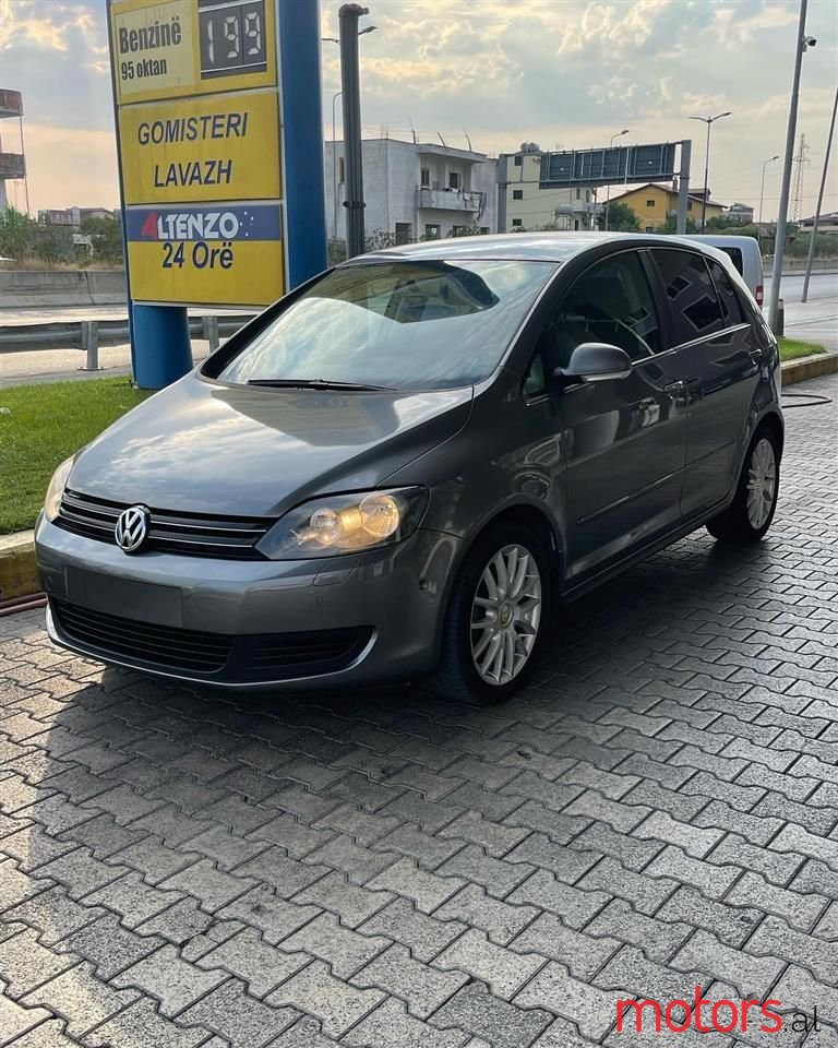 2010' Volkswagen Golf photo #6