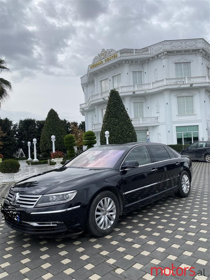 2012' Volkswagen Phaeton photo #6