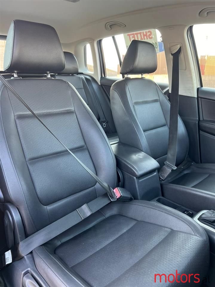 2016' Volkswagen Tiguan photo #6