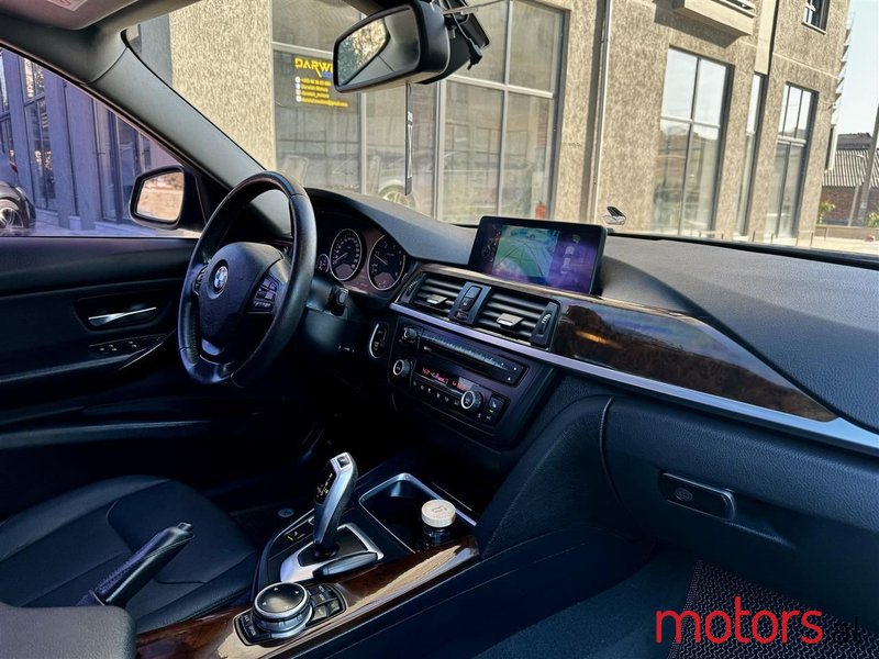 2014' BMW 320 photo #3