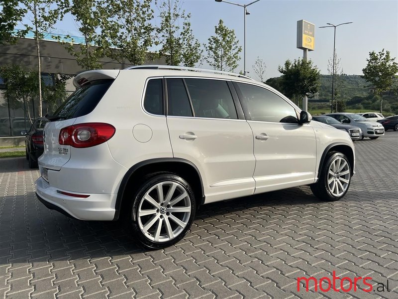 2010' Volkswagen Tiguan photo #5