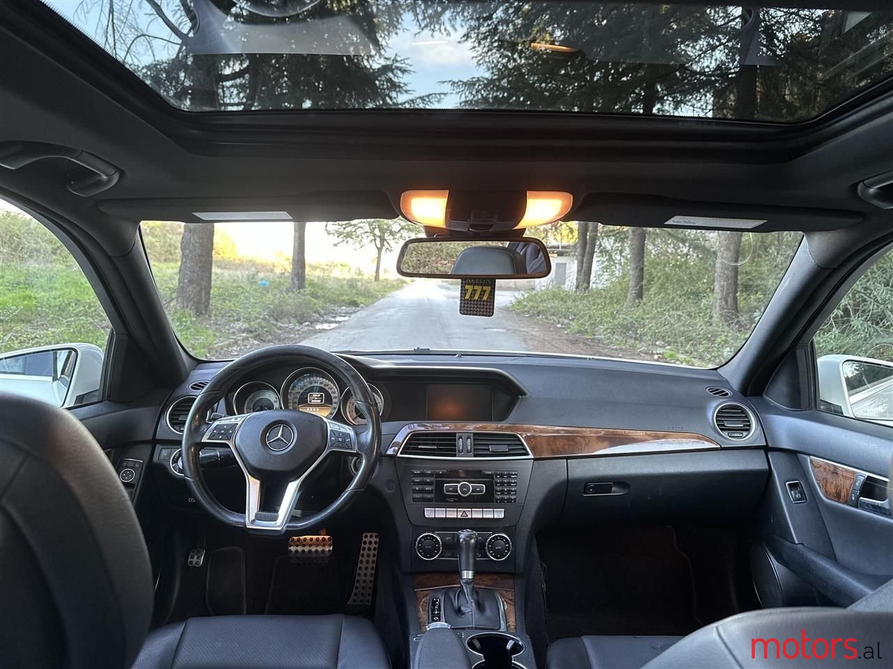 2012' Mercedes-Benz C 300 photo #5