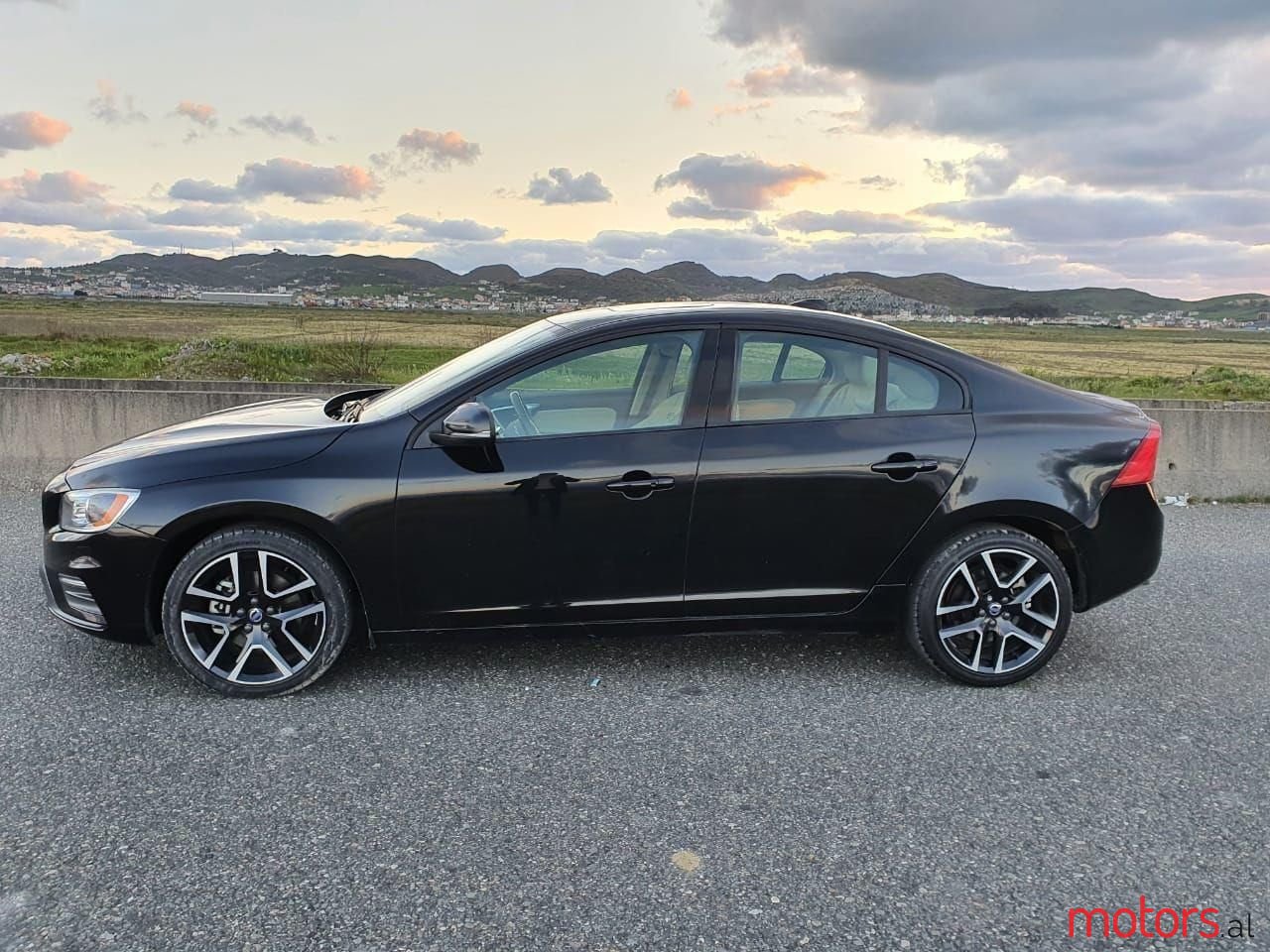 2017' Volvo S60 photo #2