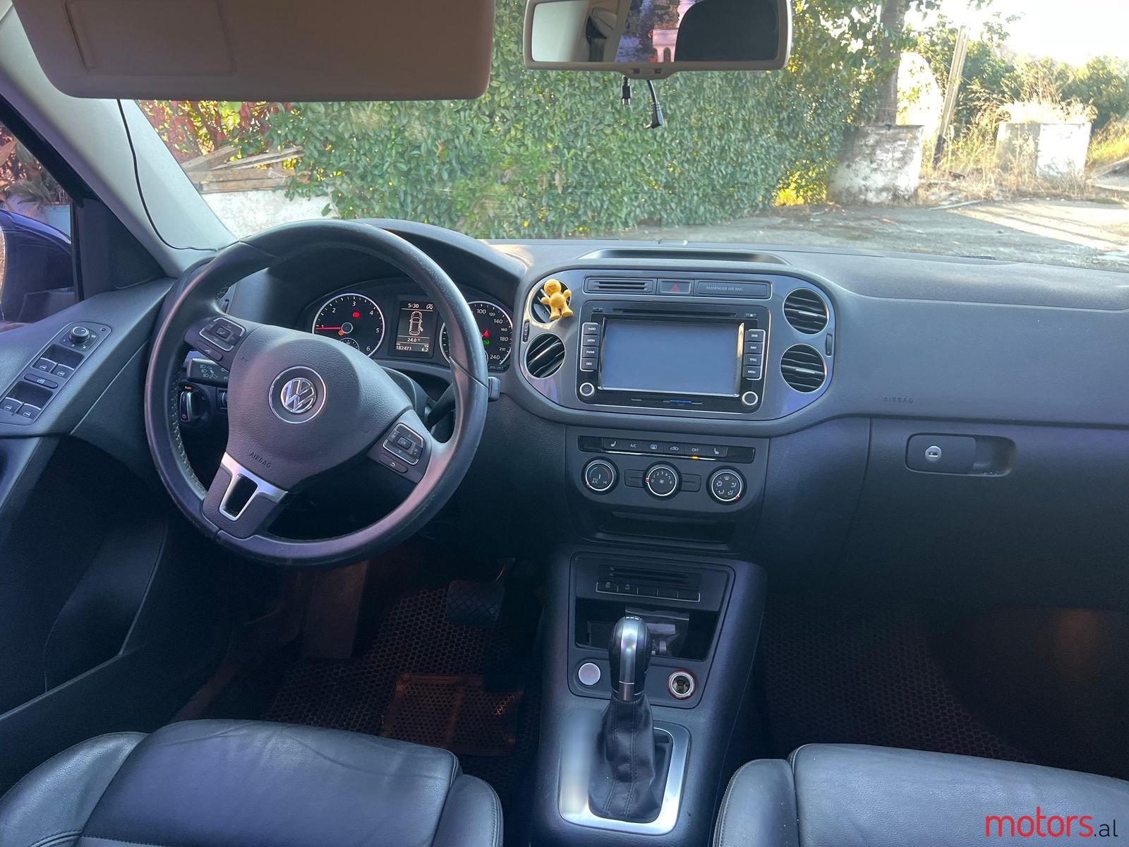 2015' Volkswagen Tiguan photo #5