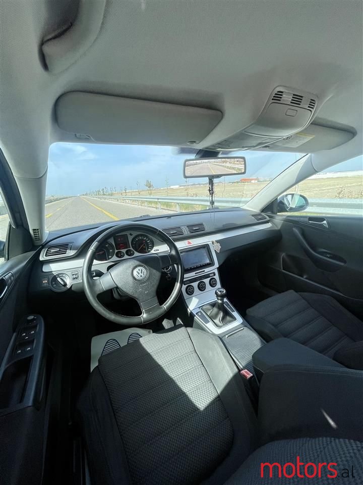 2008' Volkswagen Passat photo #3