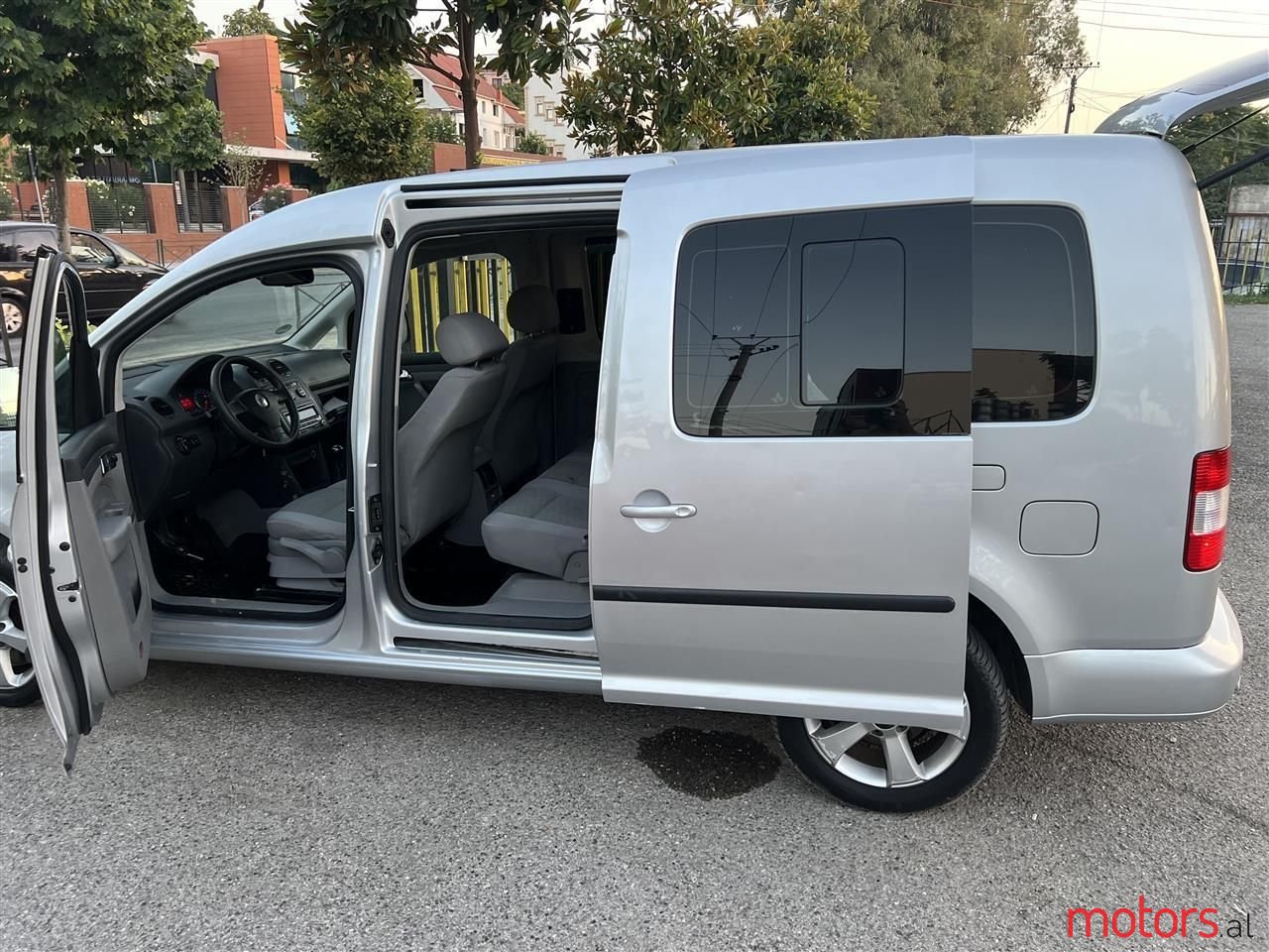 2009' Volkswagen Caddy photo #3