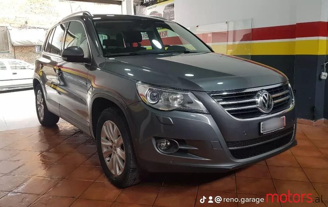 2010' Volkswagen Tiguan photo #5