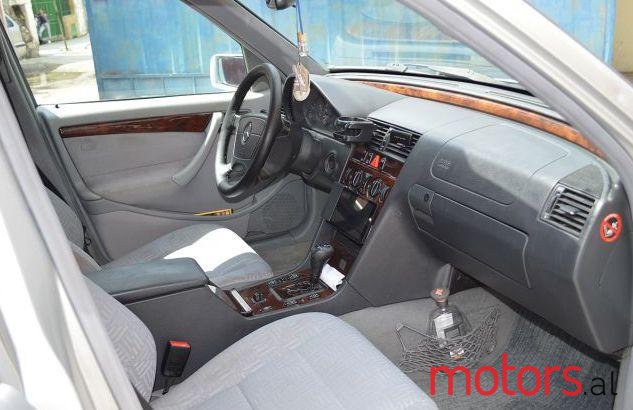 2000' Mercedes-Benz C-Class photo #1