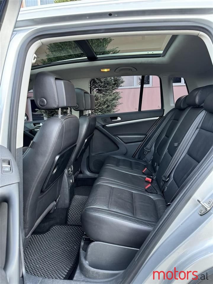 2012' Volkswagen Tiguan photo #2