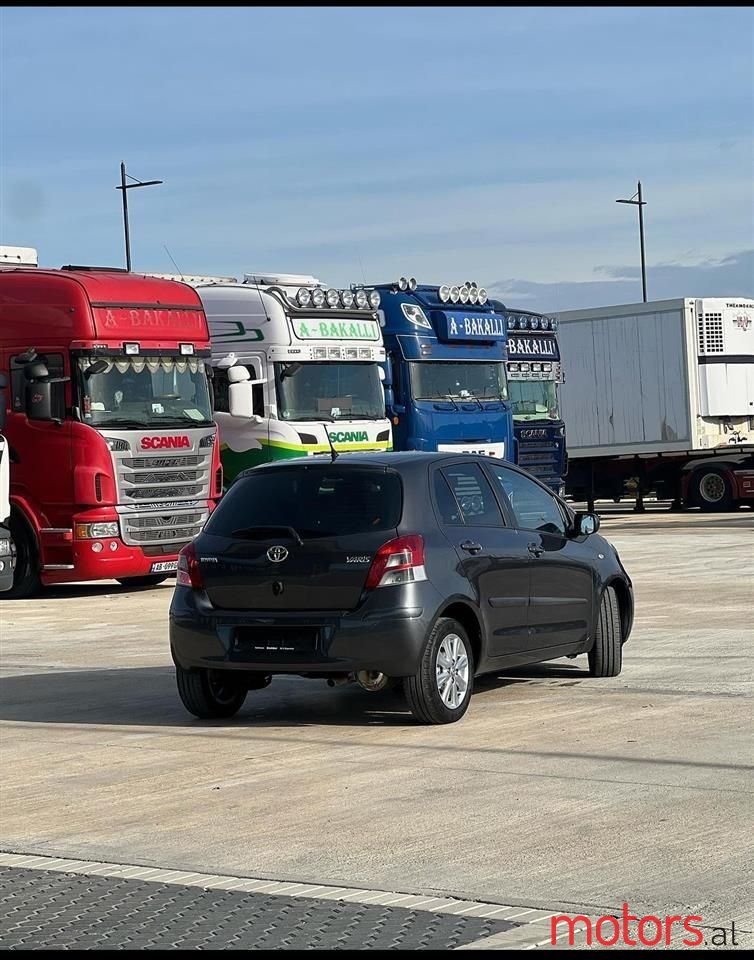 2010' Toyota Yaris photo #4