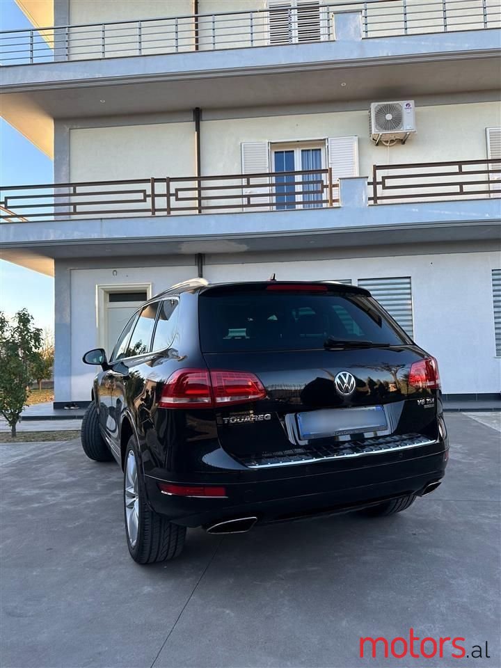 2014' Volkswagen Touareg photo #2