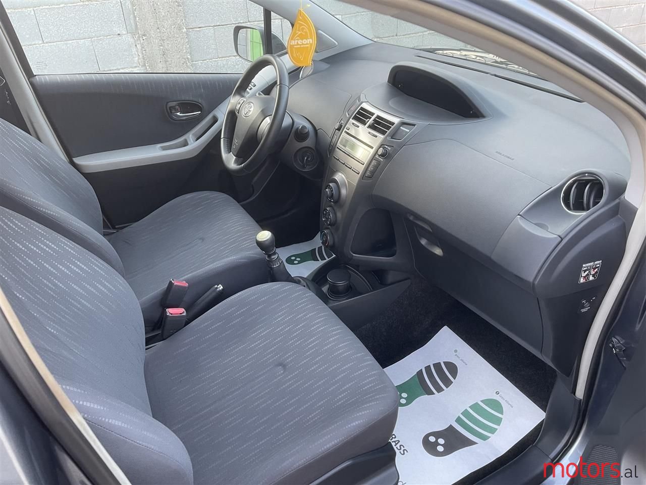 2010' Toyota Yaris photo #3