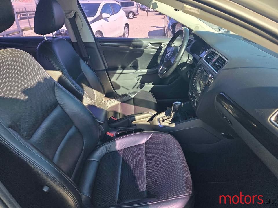 2012' Volkswagen Jetta photo #6