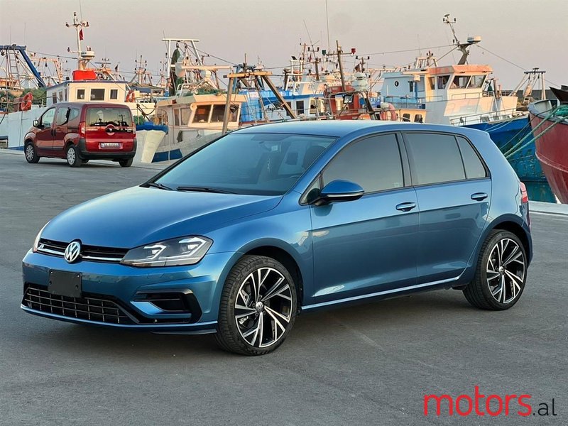 2015' Volkswagen Golf photo #2