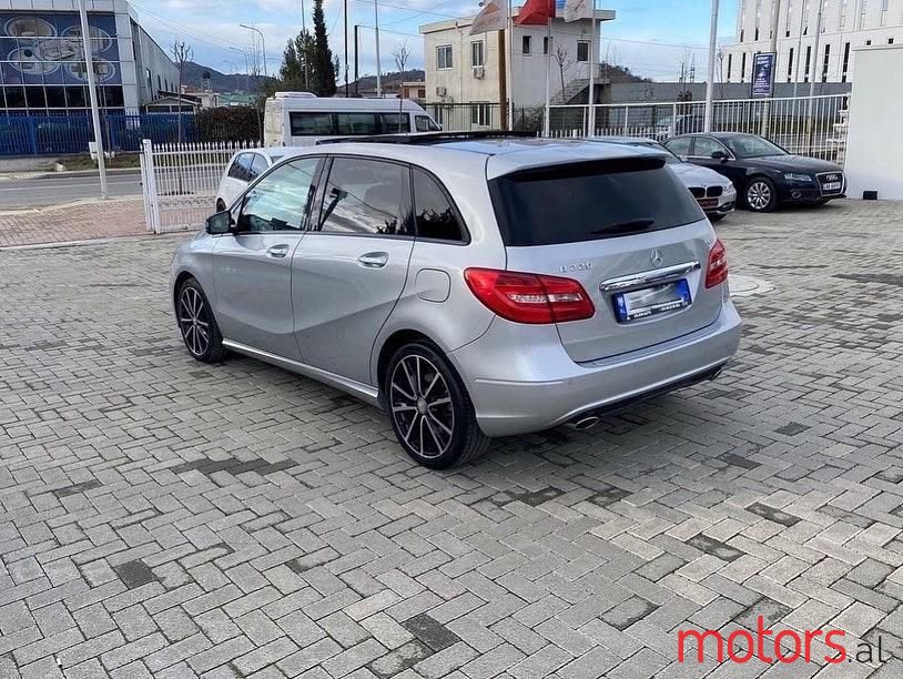 2013' Mercedes-Benz B 220 photo #4