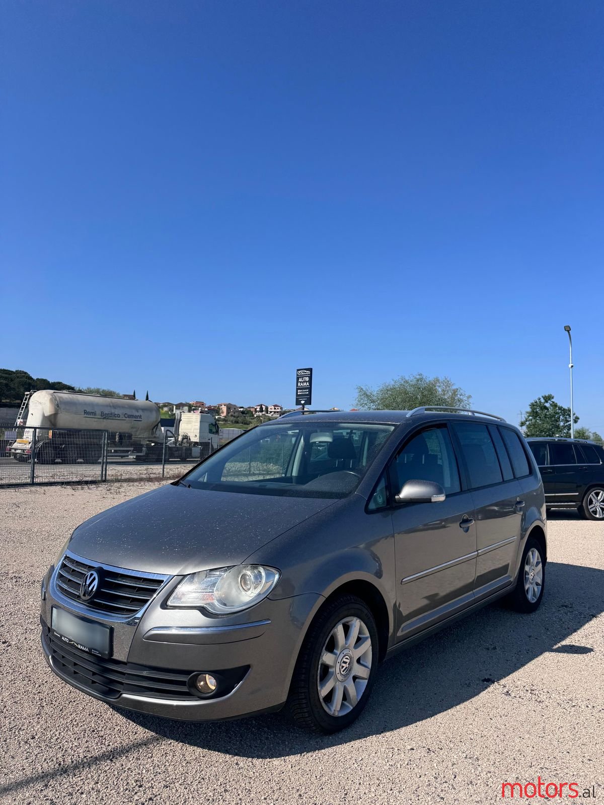 2007' Volkswagen Touran photo #1