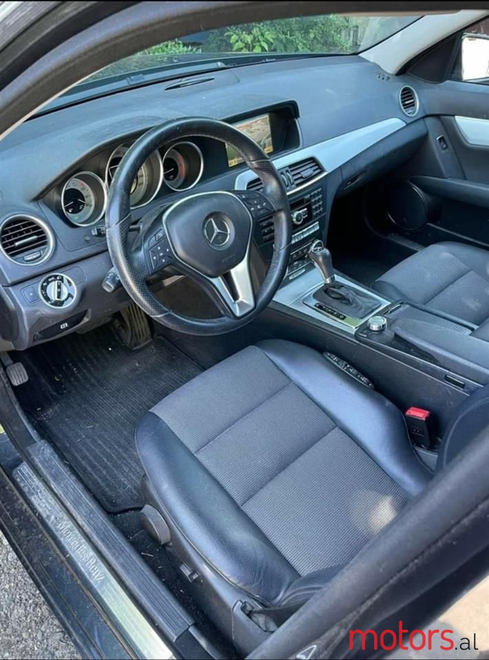 2012' Mercedes-Benz C 250 photo #6