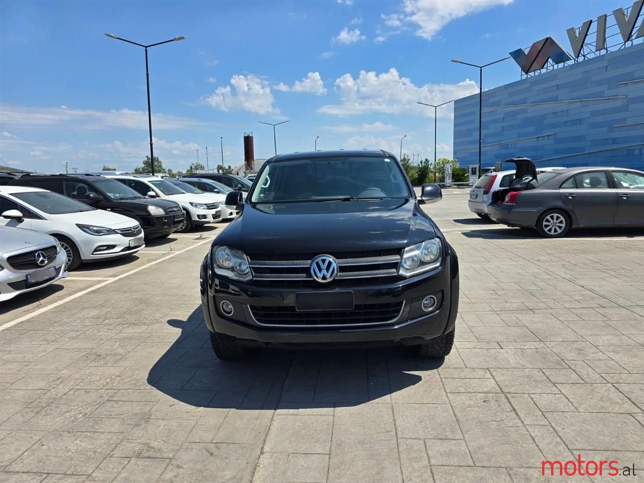 2011' Volkswagen Amarok photo #4