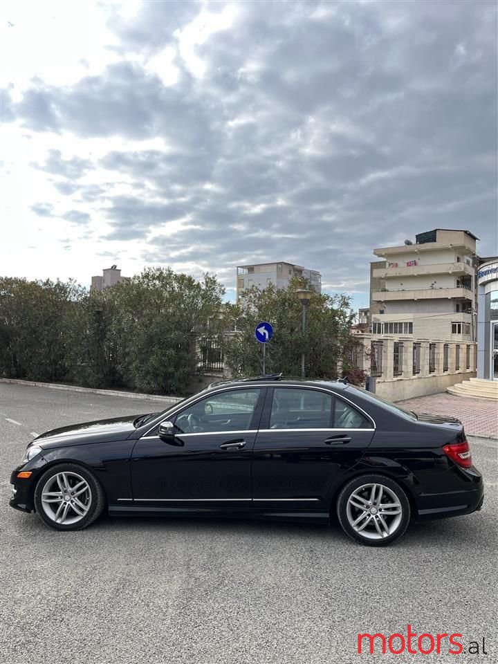 2012' Mercedes-Benz C 300 photo #6