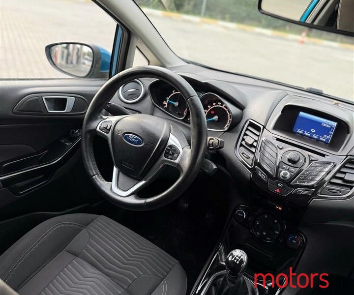 2013' Ford Fiesta photo #2