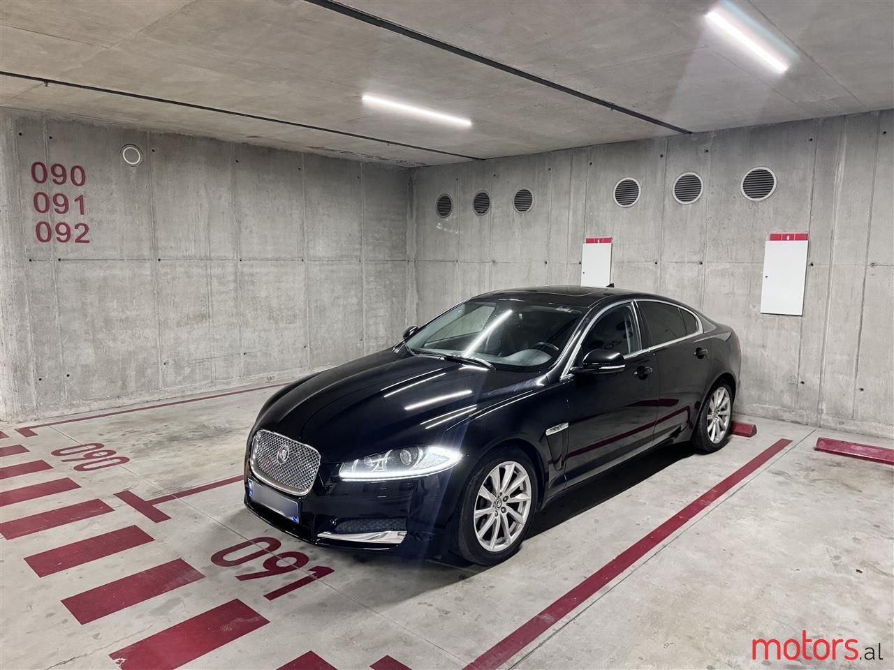 2013' Jaguar XF photo #2