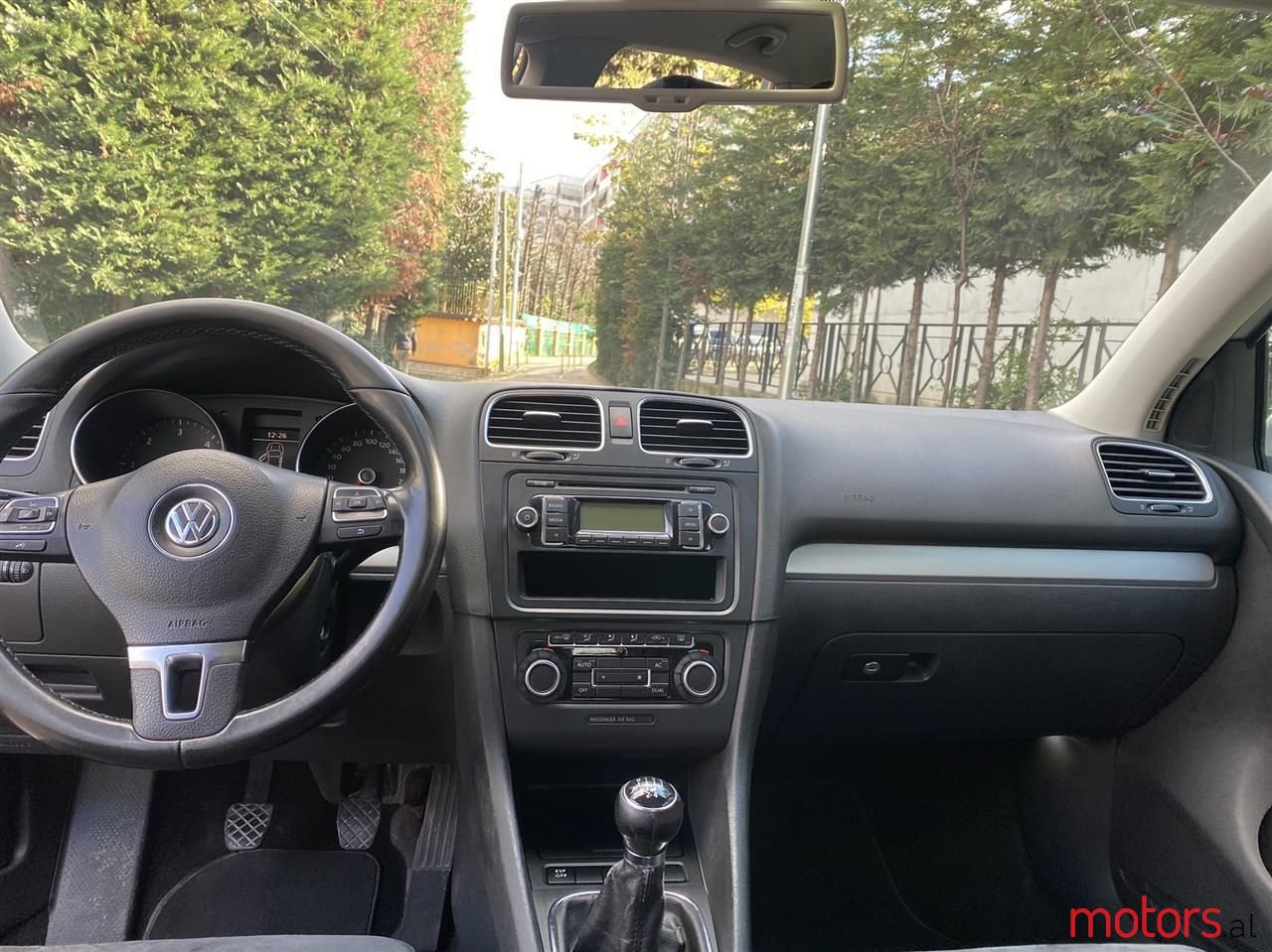 2009' Volkswagen Golf photo #4