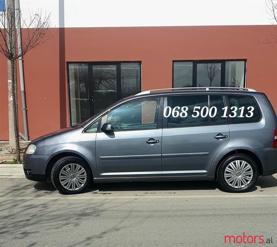 2004' Volkswagen Touran photo #3