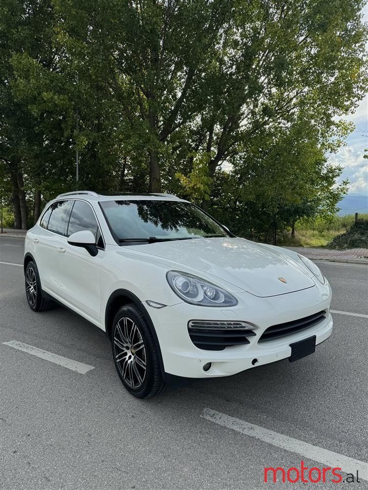 2012' Porsche Cayenne photo #2