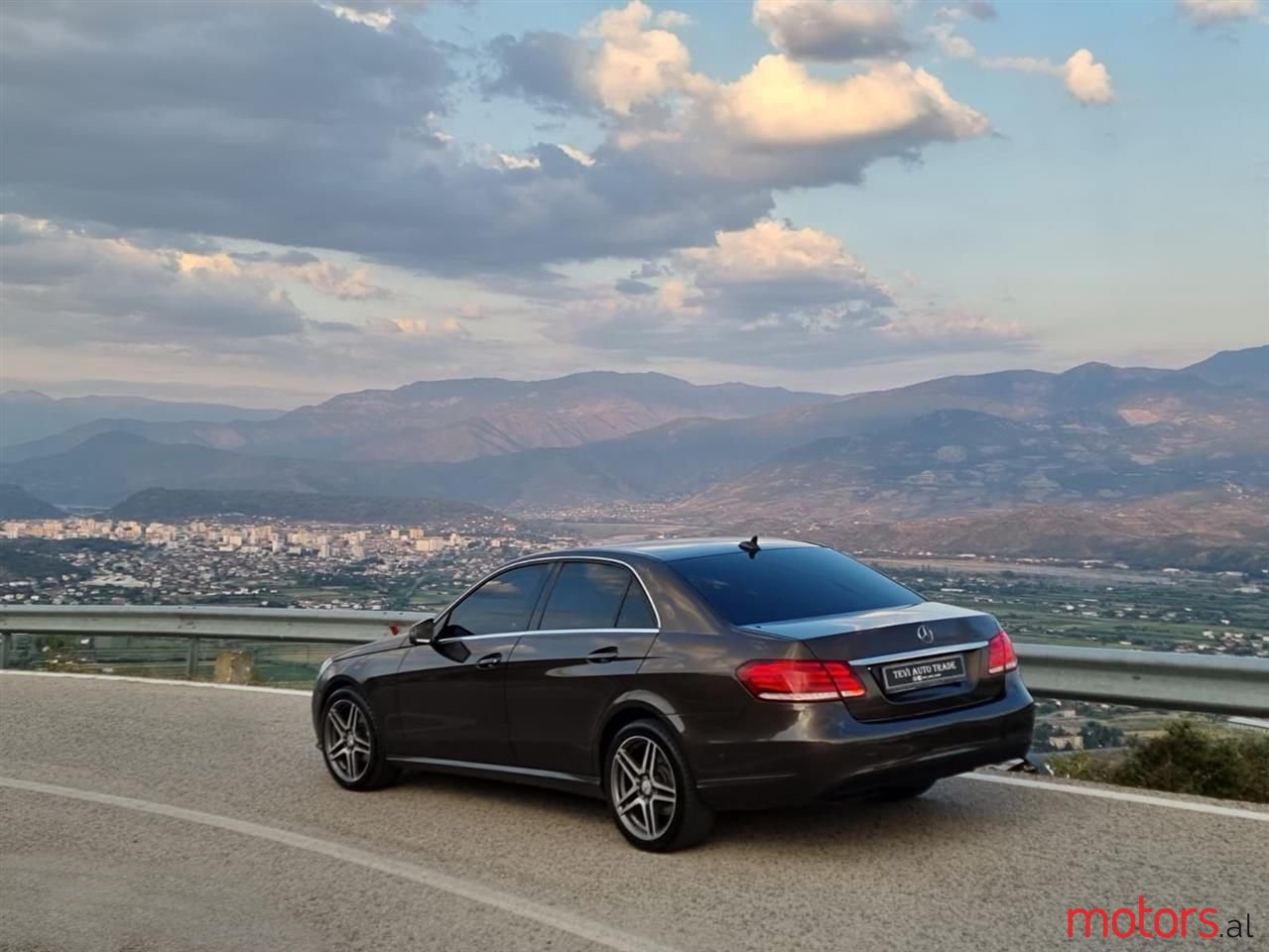 2014' Mercedes-Benz E 220 photo #2