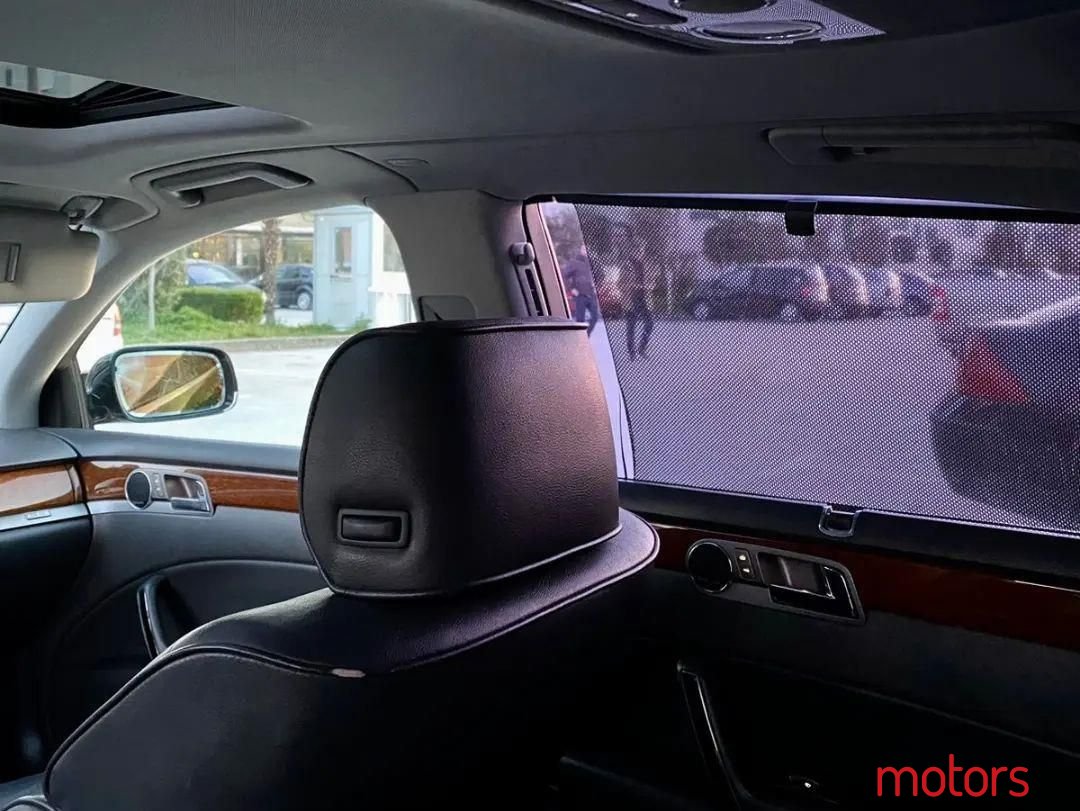 2013' Volkswagen Phaeton photo #2