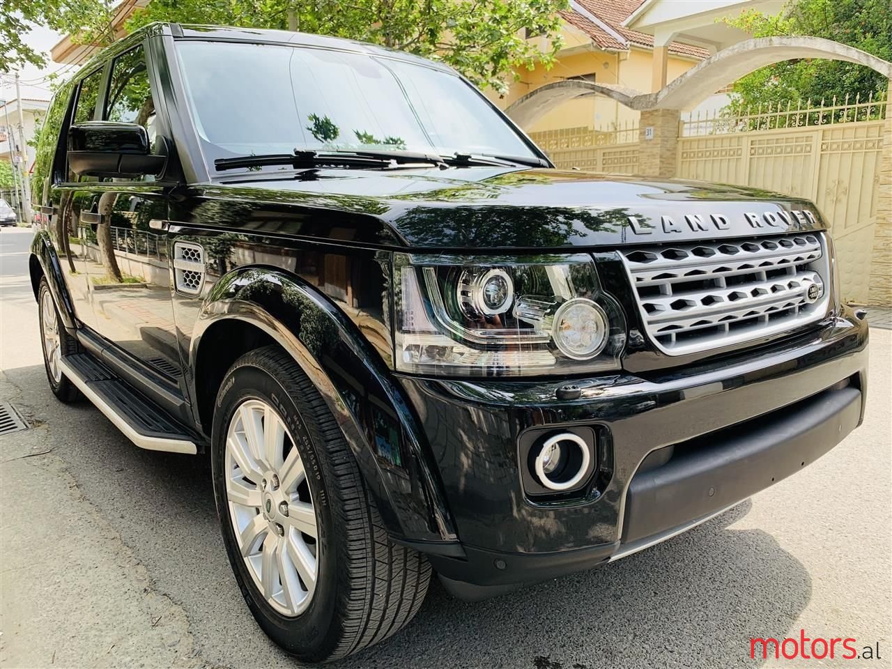 2012' Land Rover Discovery photo #4