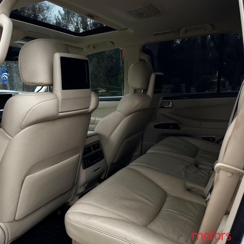 2013' Lexus LX 570 photo #6