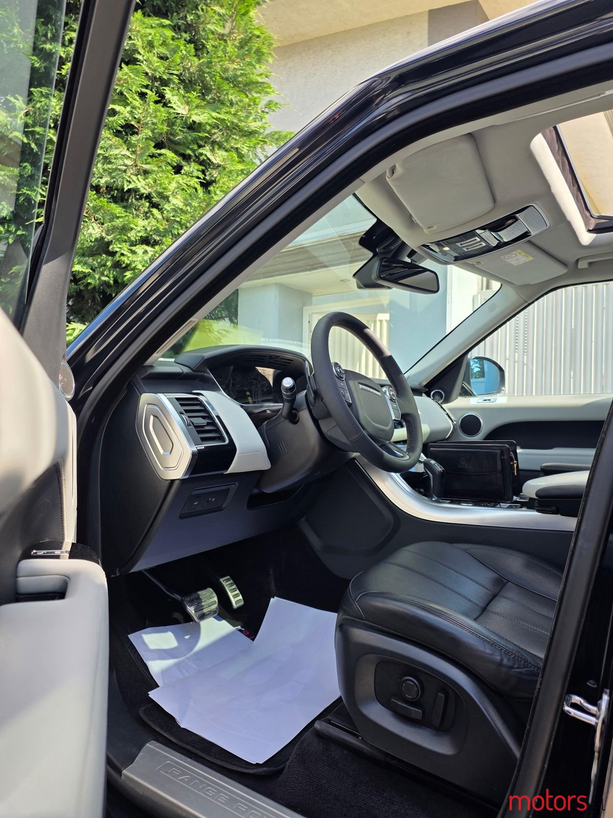 2016' Land Rover Range Rover Sport photo #3