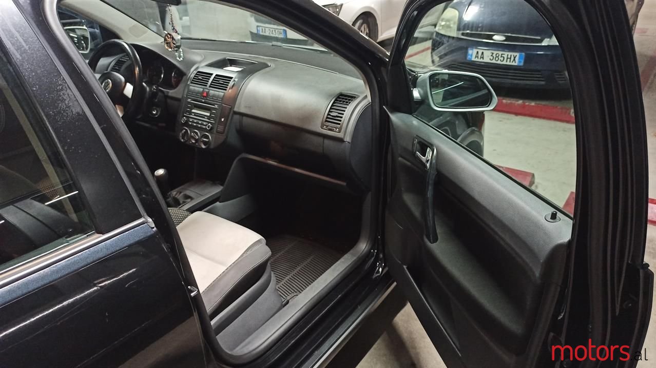 2008' Volkswagen Polo photo #4