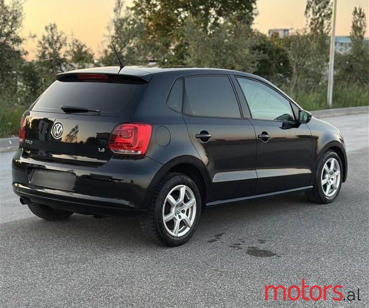2011' Volkswagen Polo photo #6