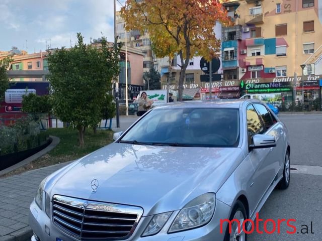 2009' Mercedes-Benz E-Class photo #3